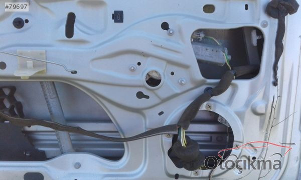 RENAULT CLİO CAM KİRİKOSU