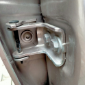 Peugeot 208 kapı menteşe alt