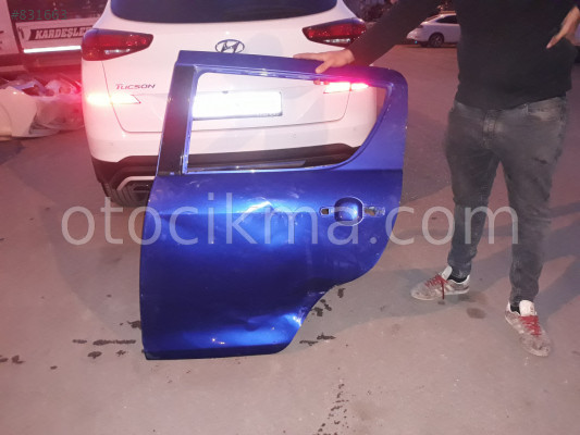 Suzuki swift sol arka kapı