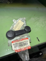 SUZUKI SWİFT ARKA CAM AÇMA KOLU 82960-83E00-S1S