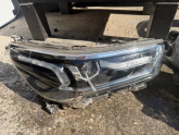 Toyota Hilux sağ ön far