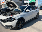 FİAT EGEA CROSS RADYATÖR ÜST BAKALİTİ ORİJİNAL SÖKME