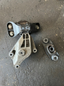 CLİO 5.5 MOTOR KULAĞI ORJİNAL ÇIKMA PARÇAA