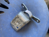 OPEL İNSİGNİA A SAĞ ARKA KAPI ALT MENTEŞESİ SIFIR GM 13229060