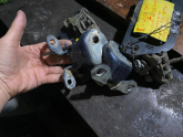 RENAULT LAGUNA 1 SOL ÖN KAPI MENTEŞESİ ALT VE ÜST