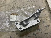 OPEL ASTRA J 1.6 DİZEL SAĞ MOTOR KULAK BRAKETİ SIFIR GM 13343561