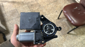 2006-2012 WV CADDY SAĞ ÖN CAM MOTORU ORJ ÇIKMA