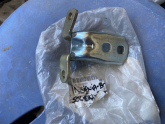OPEL ASTRA K SAĞ ÖN KAPI ALT MENTEŞESİ SIFIR ORJİNAL GM 13583618