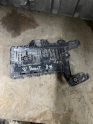 Passat b 6 akü alt plastiği
