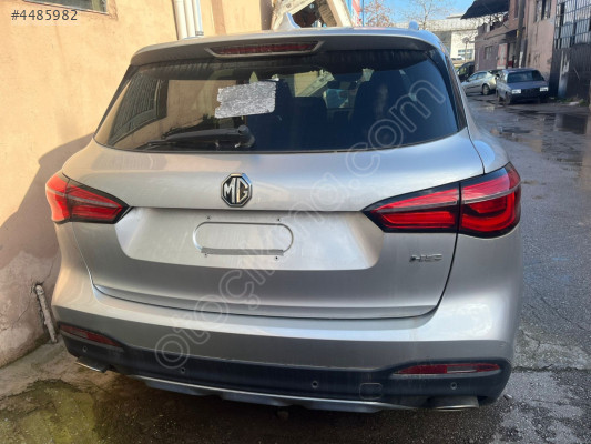 mg hs bagaj camı