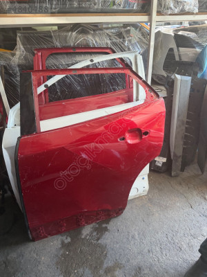 Peugeot 2008 sol arka kapı