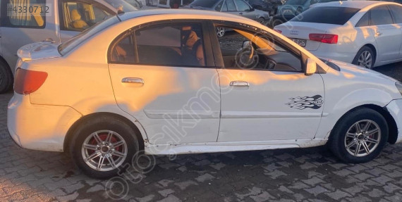 Kia rio sağ ön kapı
