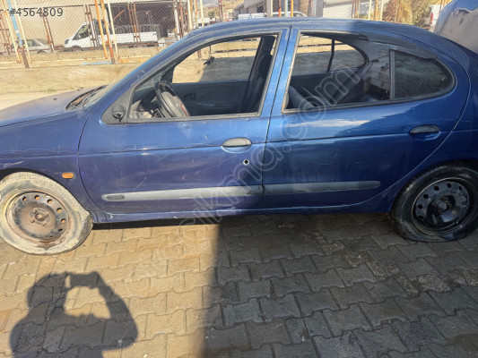 Renault Megane bir sol ön kapı