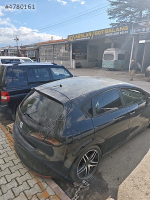 SEAT LEON SOL ARKA KAPI
