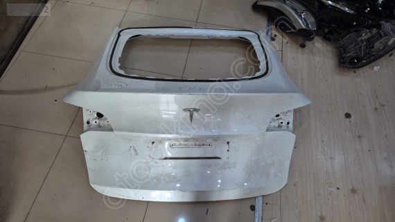 TESLA MODEL Y BAGAJ KAPAĞI