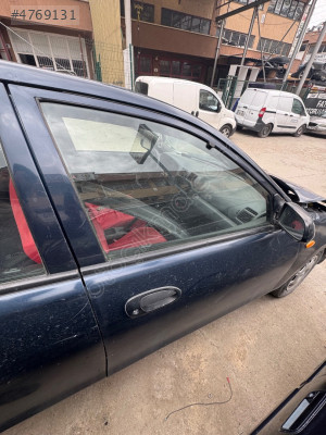 Mazda 323 sağ ön kapı