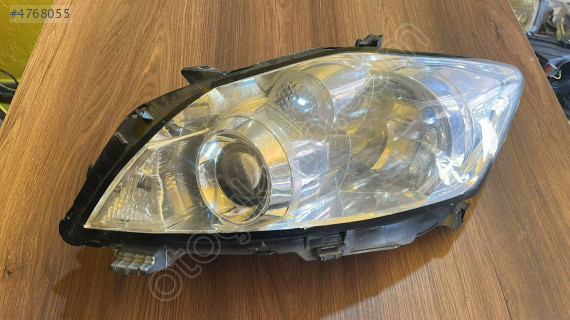 TOYOTA AURİS SOL FAR