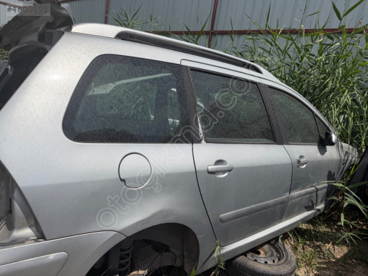 Peugeot 307 sağ ön kapı