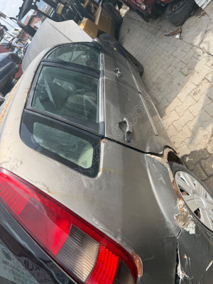 Ford Fiesta sağ ön kapı