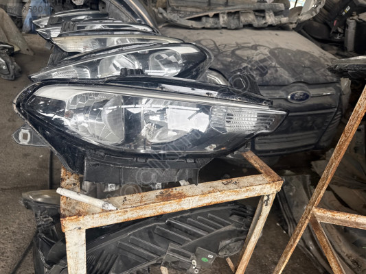 Fiat Egea sağ ön far