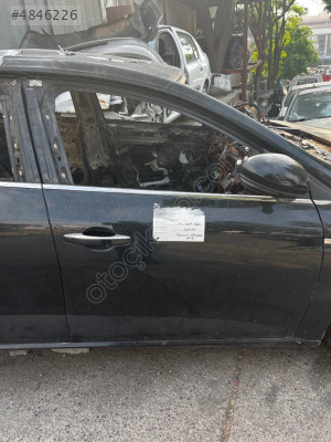 RENAULT MEGANE 4 SAĞ ÖN KAPI SİYAH