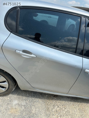 2013 PEUGEOT 208 SAĞ ARKA KAPI
