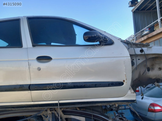 Renault megane 1 sağ ön kapı
