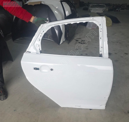 2012/2018 FORD FOCUS BEYAZ SAĞ ARKA KAPI ORJINAL