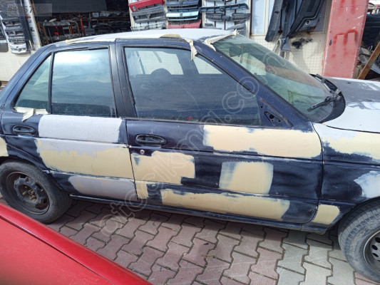 Nissan sunny sağ ön kapı