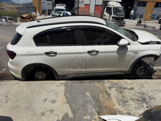 Egea sağ arka kapı