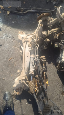 Mazda 323 traves