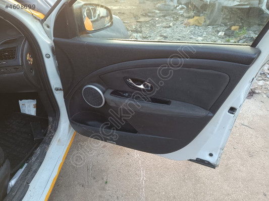 Renault Fluence sağ ön kapı döşemesi