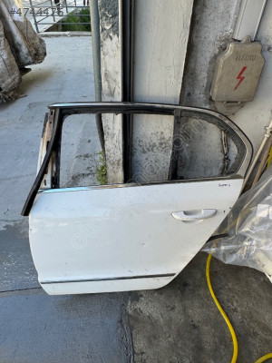 SKODA SUPERB SOL ARKA KAPI 2008-2014