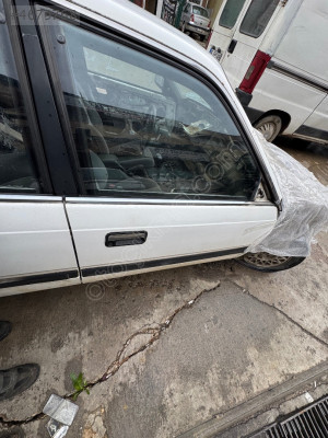 Mazda 626 sağ ön kapı