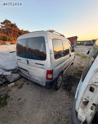 Peugeot Partner sağ ön kapı