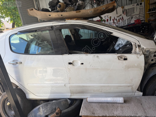 Peugeot 308 sağ ön kapı