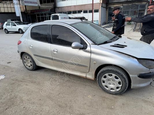 Peugeot 206 sağ arka kapı