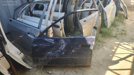 Toyota Corolla sol ön kapı