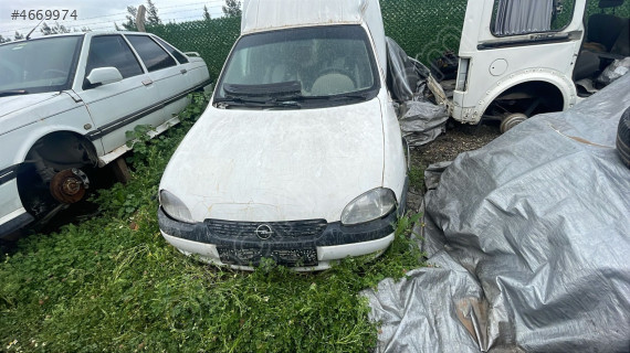Opel Combo sol ön far