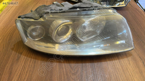 AUDİ A4 SAĞ FAR