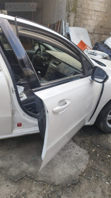 Peugeot 508 2011 sağ ön kapı
