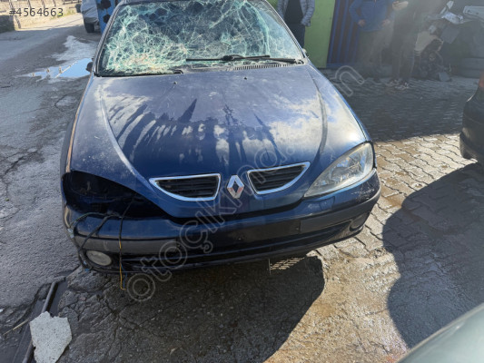 Renault Megane bir ön kaput