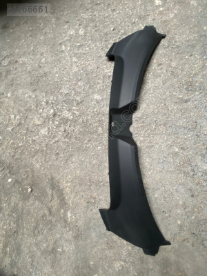 AUDI A6 Ön panel üst pilastiği