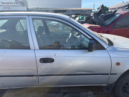 TOYOTA COROLLA SAĞ ÖN KAPI