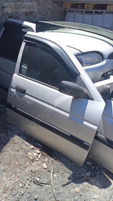 Ford escort sağ ön kapı