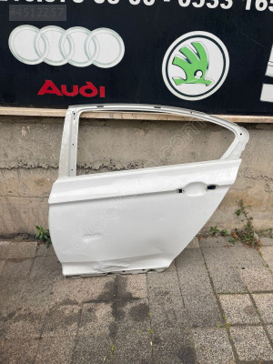 VOLKSWAGEN PASSAT B8 SOL ARKA KAPI