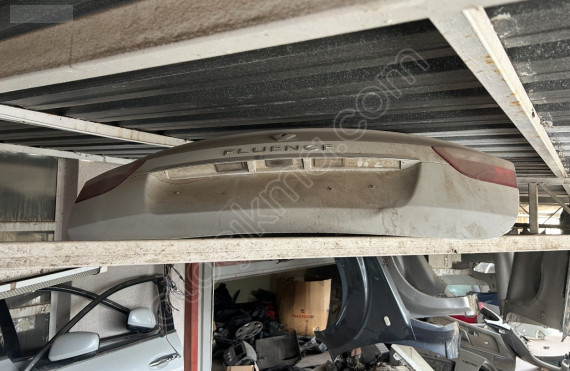 Renault fluence bagaj kapağı