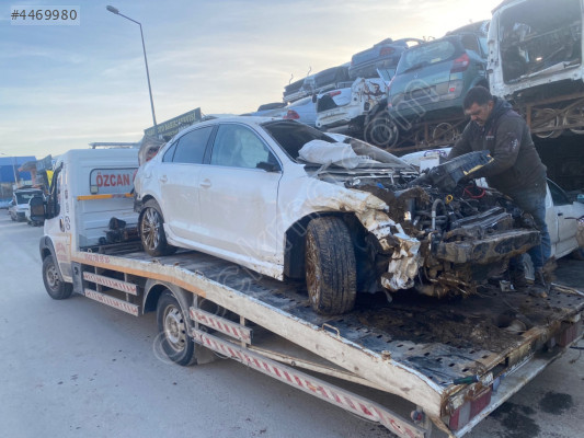 Volkswagen Jetta Sağ Arka Kapı