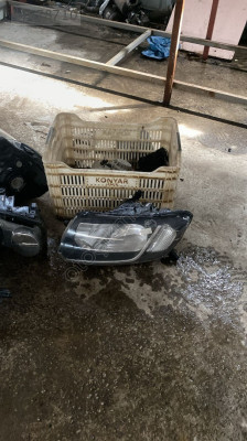 DACİA SANDERO SOL ÖN FAR