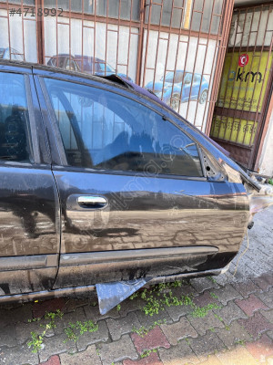 Nissan Almera Sağ Ön Kapı